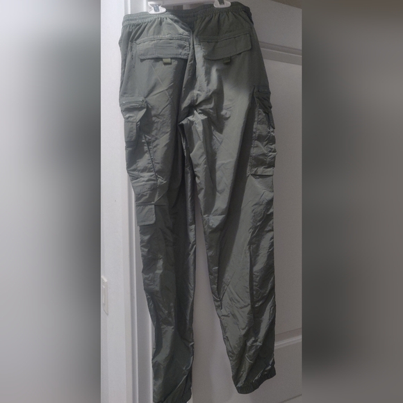 Green Urban cargo pants - Picture 2 of 3